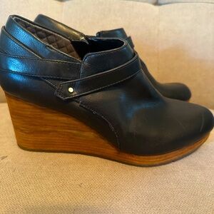 Black Dr Scholl’s ankle wedge Booties.